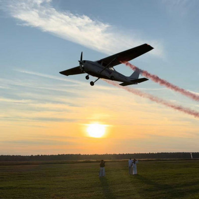 Гендер пати с самолетом Cessna 172 в Ватулино